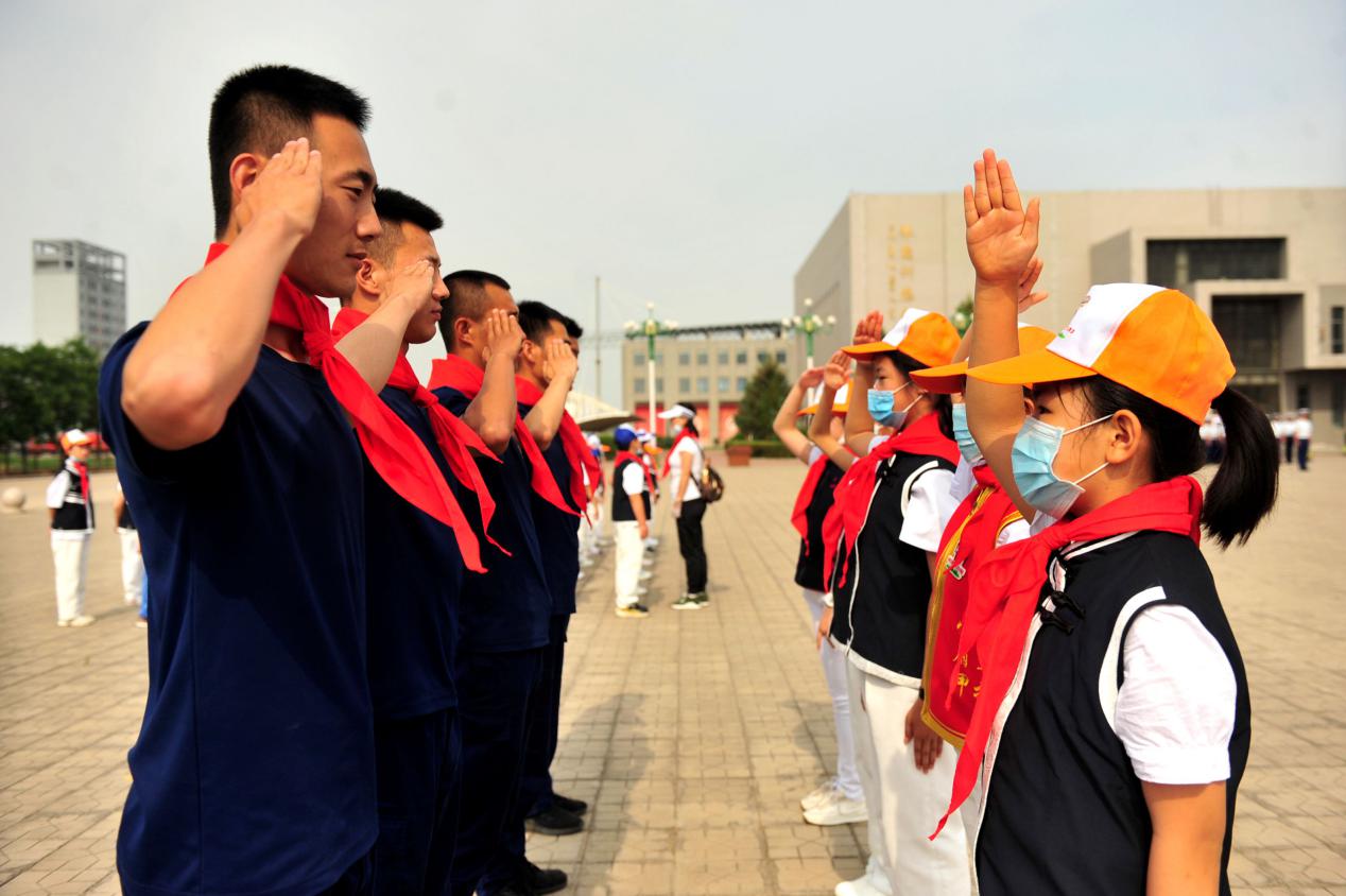 自治区"迎接少代会 争做好队员""红领巾与火焰蓝"团队